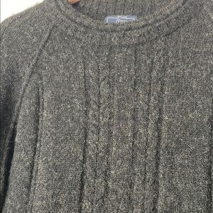 1980’s Vintage Woolrich Gray 100% wool crewneck sweater size Large